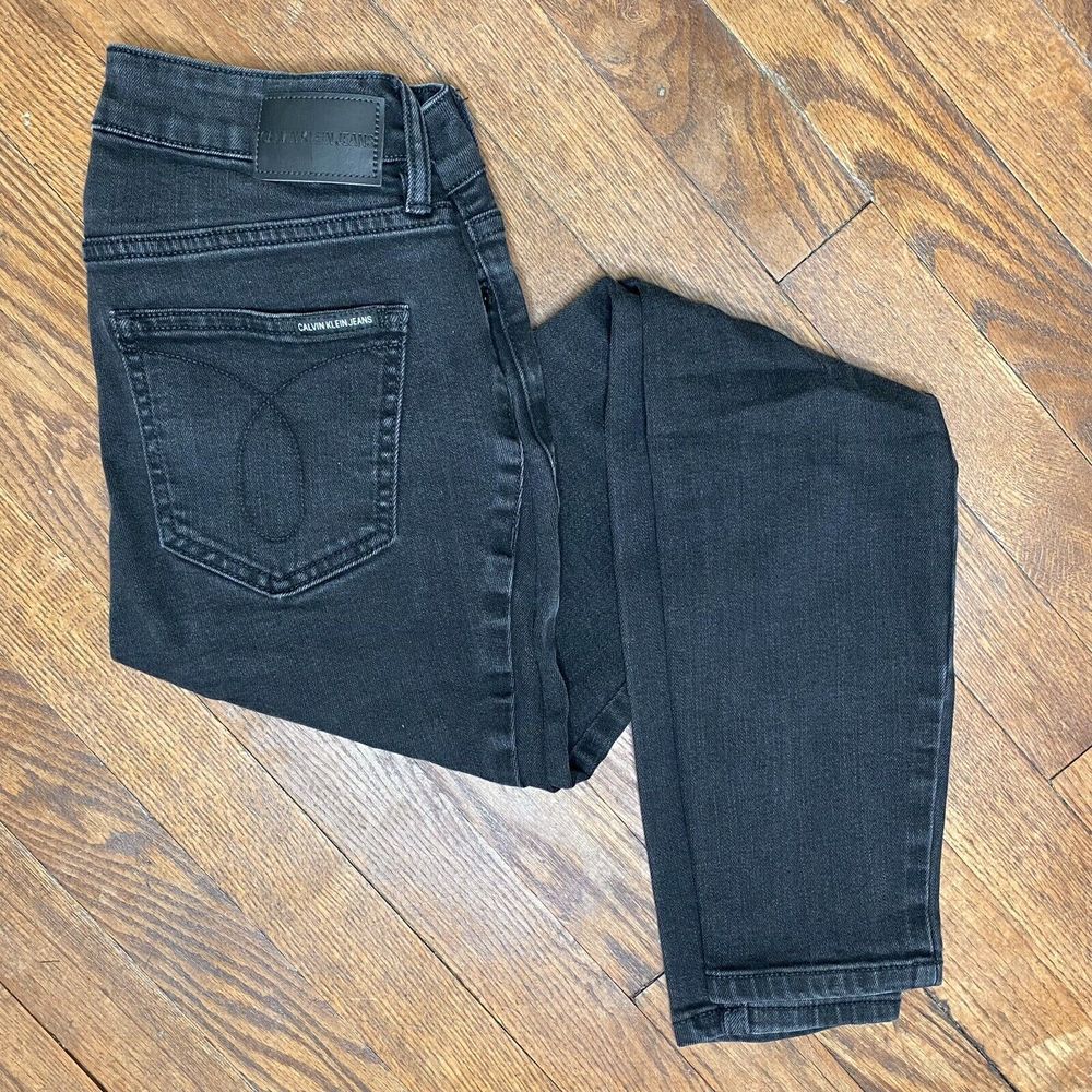 Calvin Klein Women’s Size 26 Mid Rise Repreve Black Skinny Stretchy Jeans